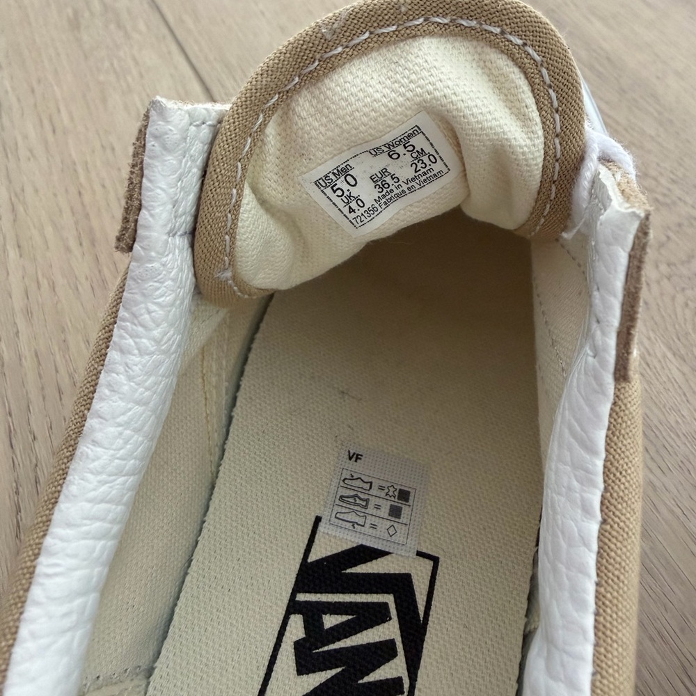 Vans - Picture 4 of 4